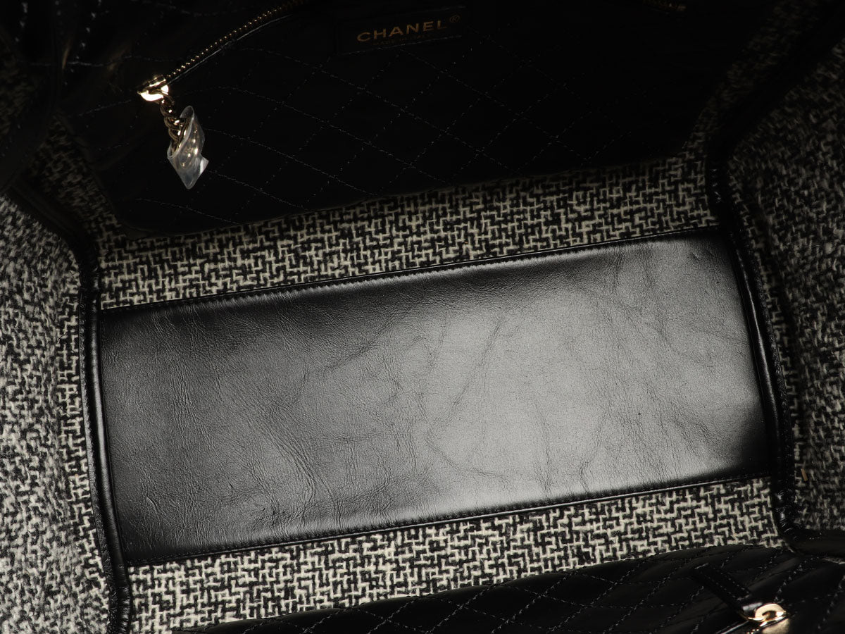 Chanel Large Black Leather Calfskin and Tweed Deauville Tote - Image 9