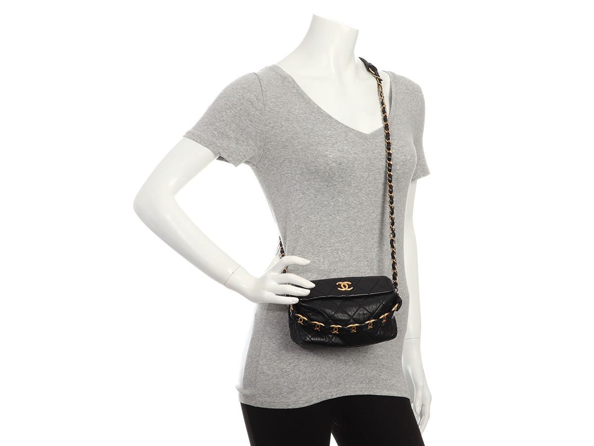 Chanel Small Black Crumpled Quilted Lambskin CC Links Shoulder Bag - Image 10