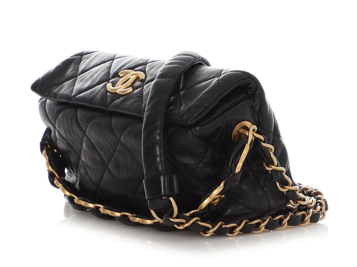 Chanel Small Black Crumpled Quilted Lambskin CC Links Shoulder Bag - Image 4