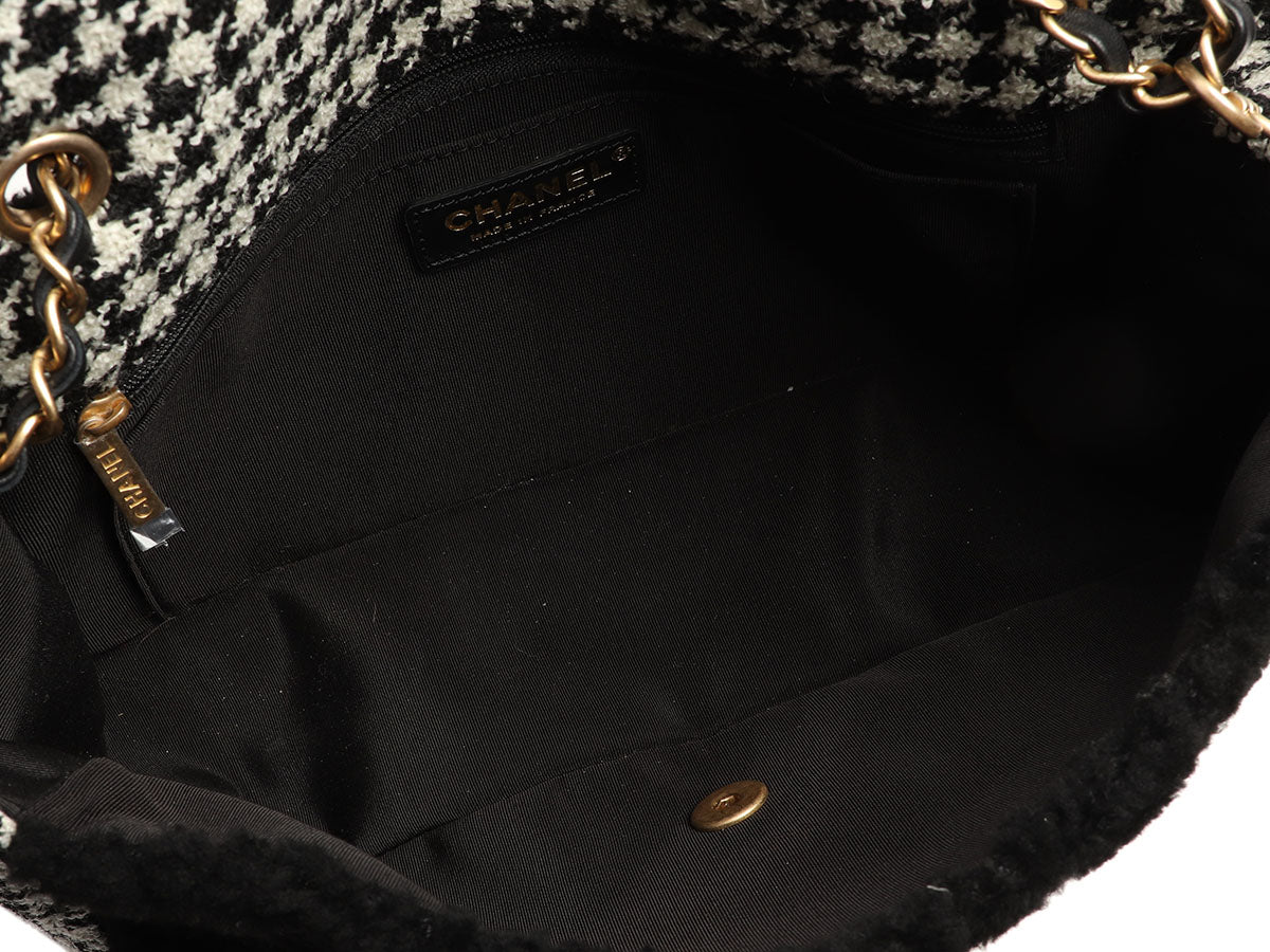 Chanel Jumbo Black Shearling and Houndstooth Single Flap - Image 9