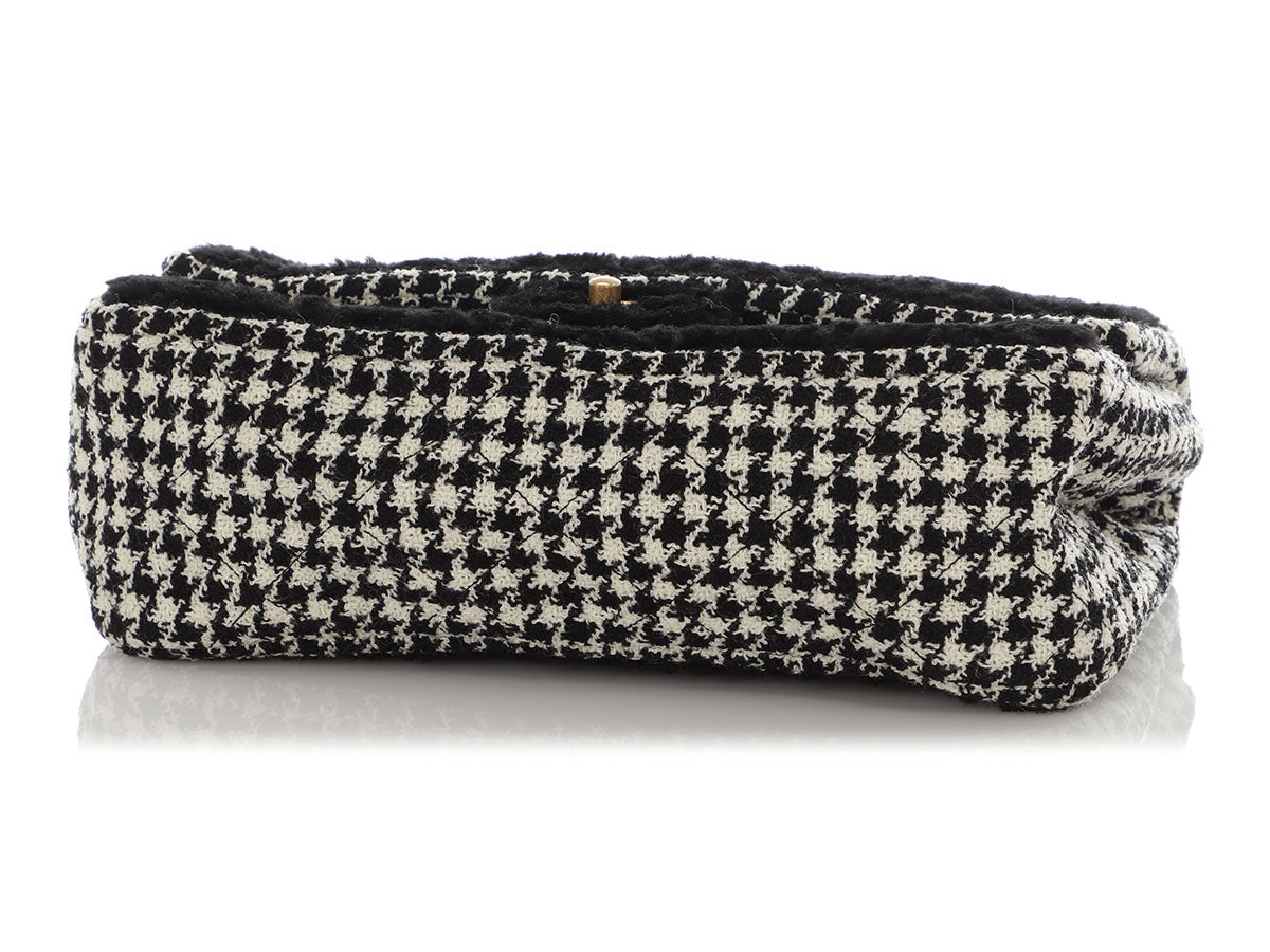 Chanel Jumbo Black Shearling and Houndstooth Single Flap - Image 7