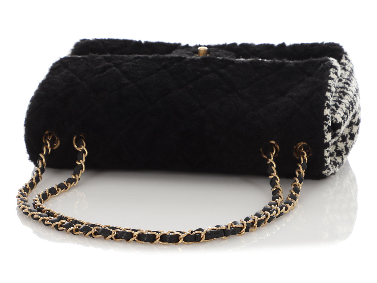 Chanel Jumbo Black Shearling and Houndstooth Single Flap - Image 8