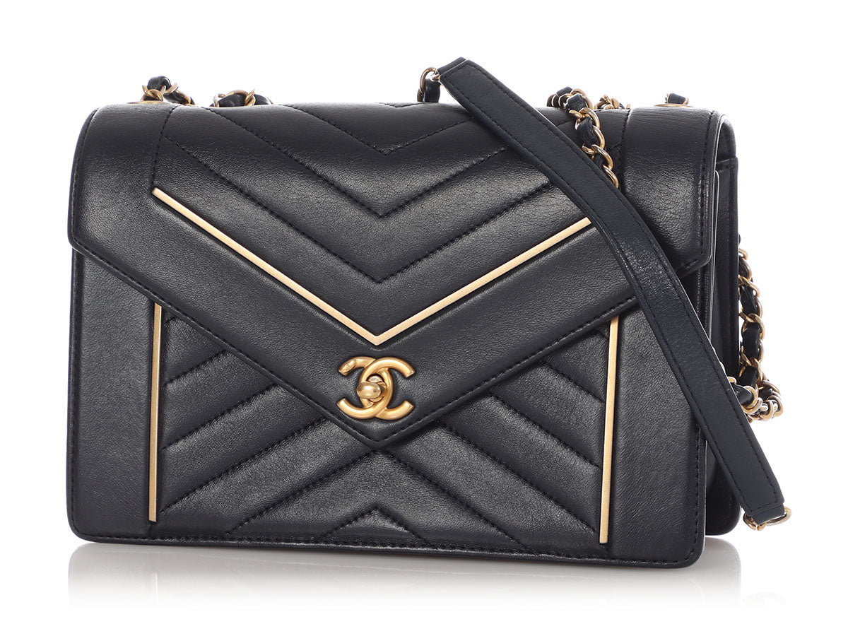 Chanel Navy Calfskin Reversed Chevron Envelope Flap Bag - Image 3