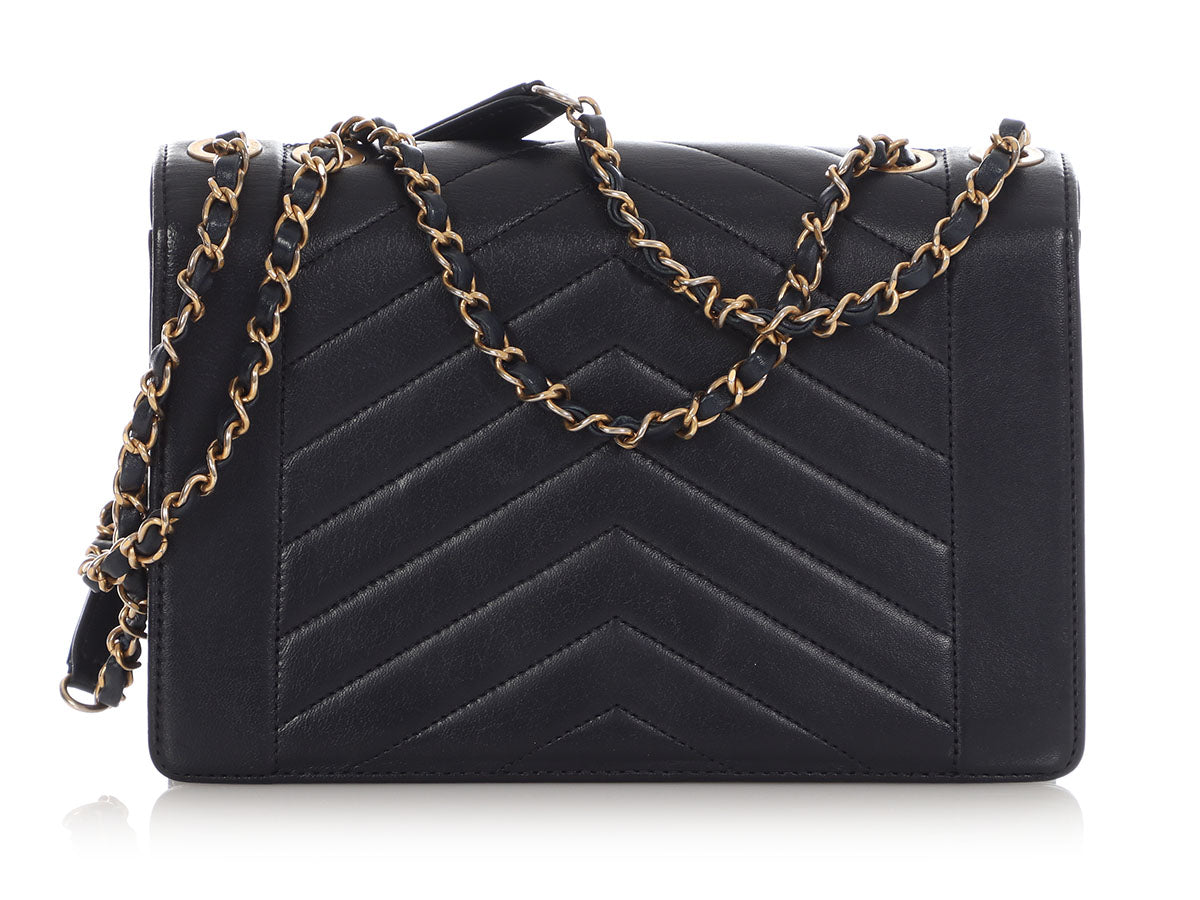 Chanel Navy Calfskin Reversed Chevron Envelope Flap Bag - Image 5