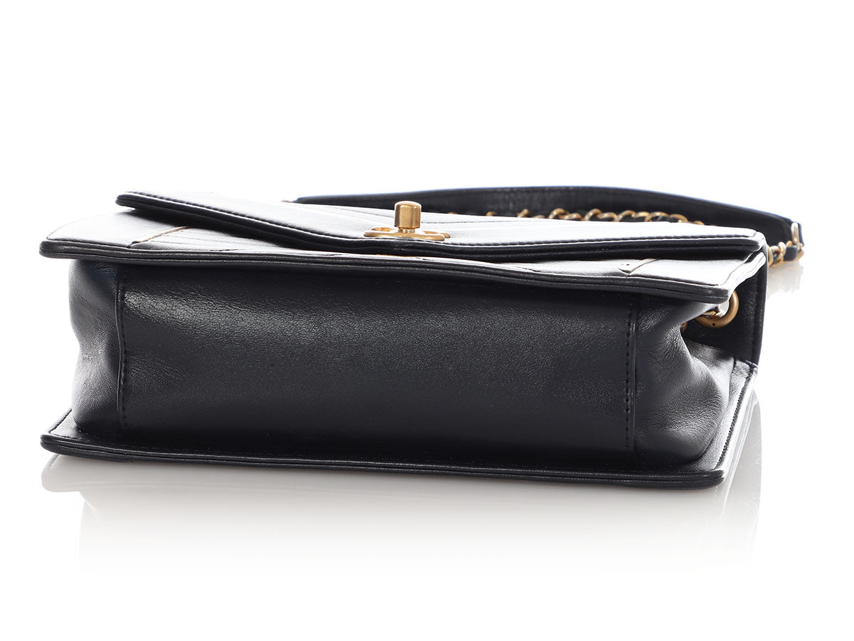 Chanel Navy Calfskin Reversed Chevron Envelope Flap Bag - Image 7