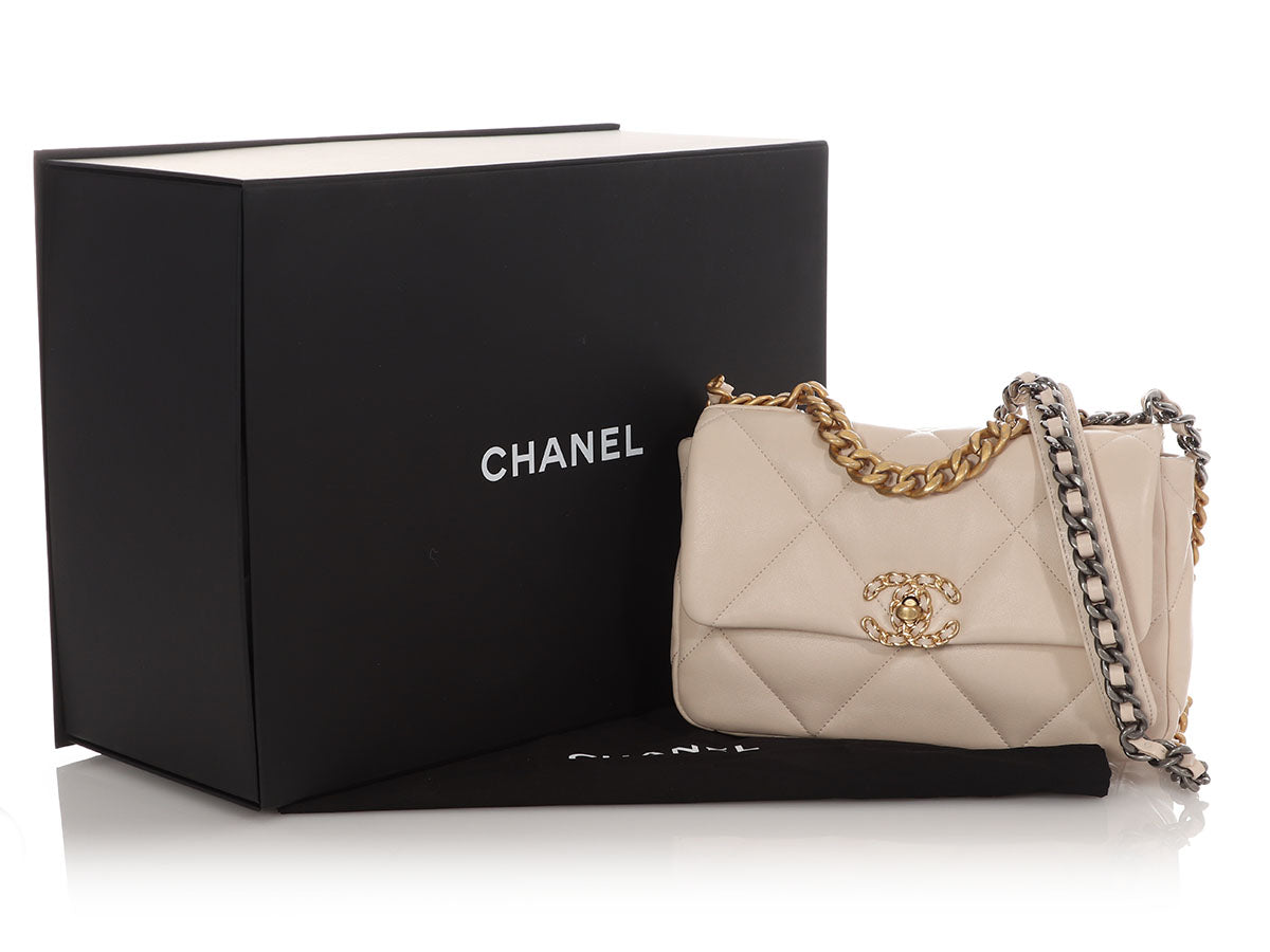 Chanel Medium Ecru Quilted Lambskin 19 Flap - Image 2