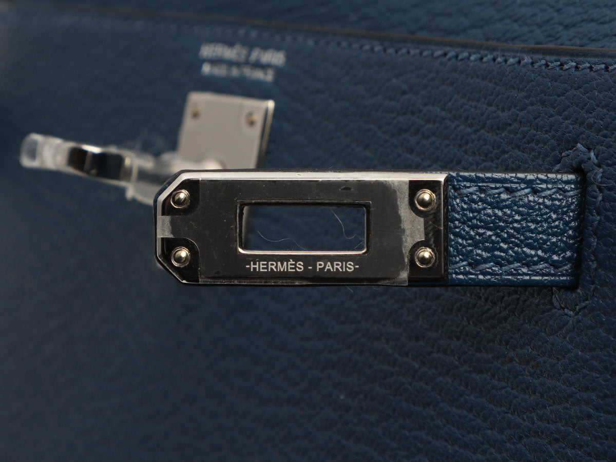 Hermès Mini Deep Blue and Ebène Chèvre Verso Kelly 20 - Image 8