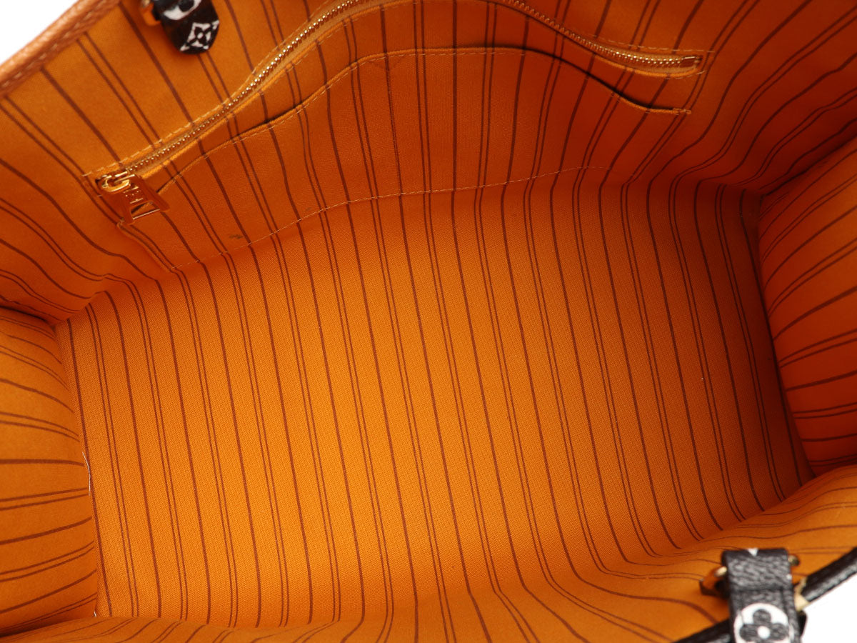 Louis Vuitton Black Jungle Onthego GM - Image 8