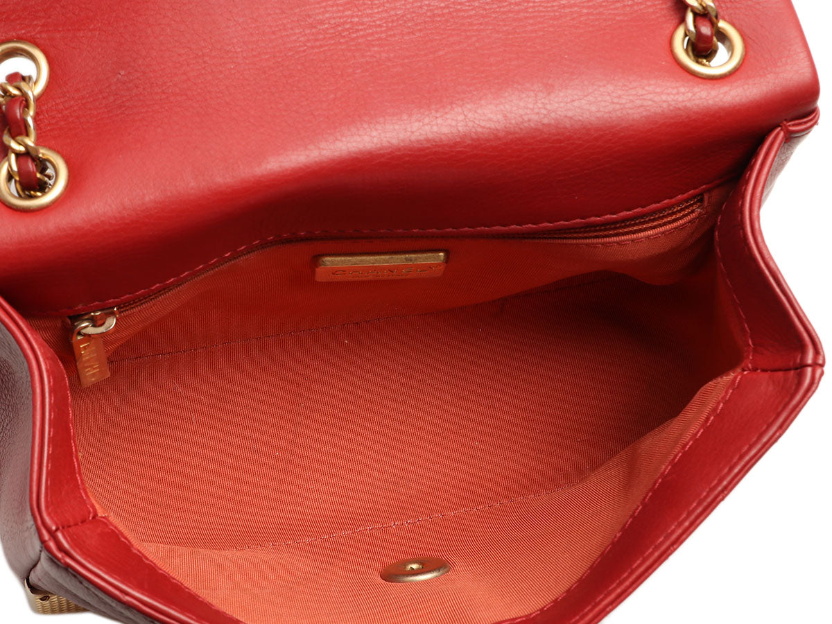 Chanel Small Red Chevron-Quilted Calfskin Rock The Corner Flap - Image 9