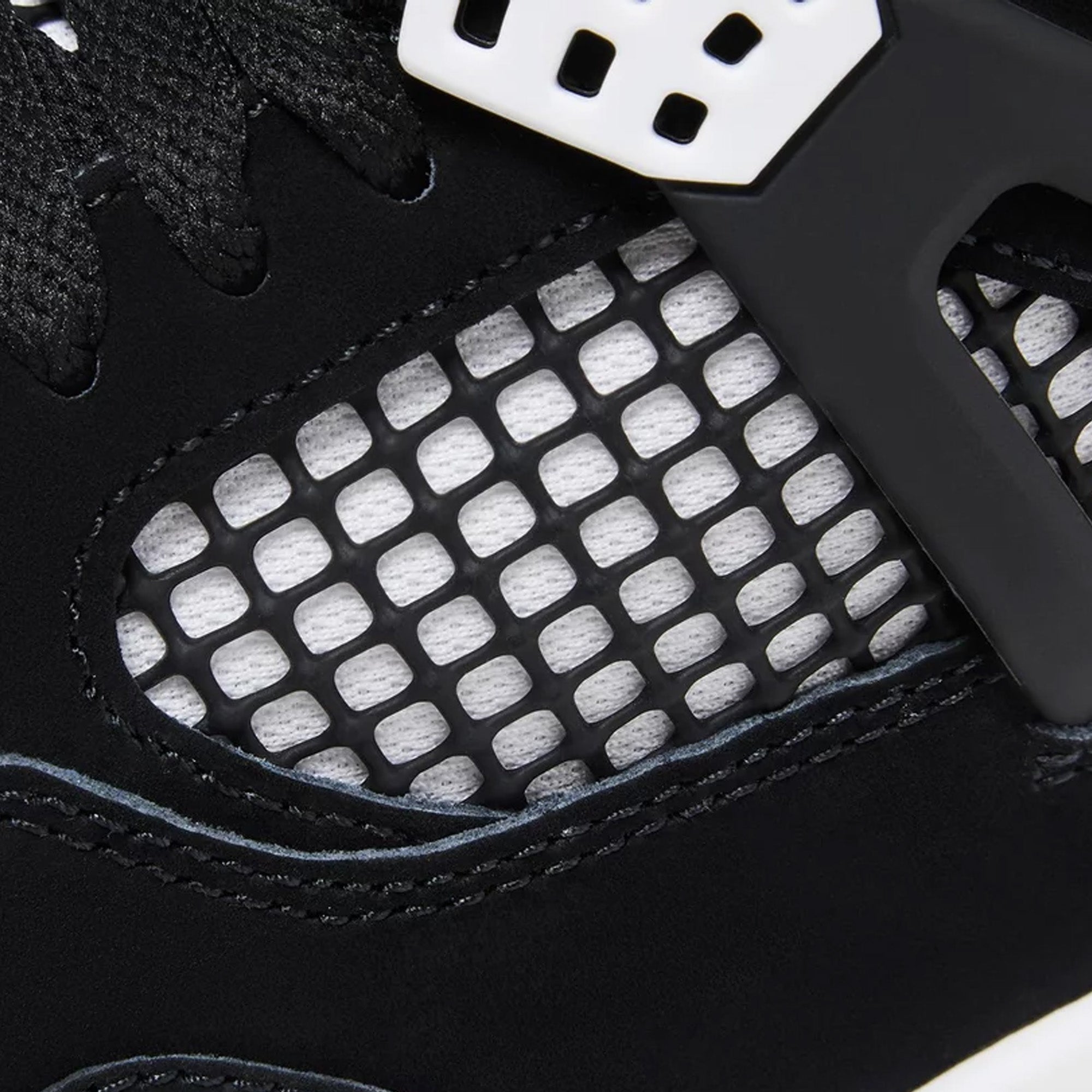 Air Jordan 4 Retro 'White Thunder' (2024) - Image 9