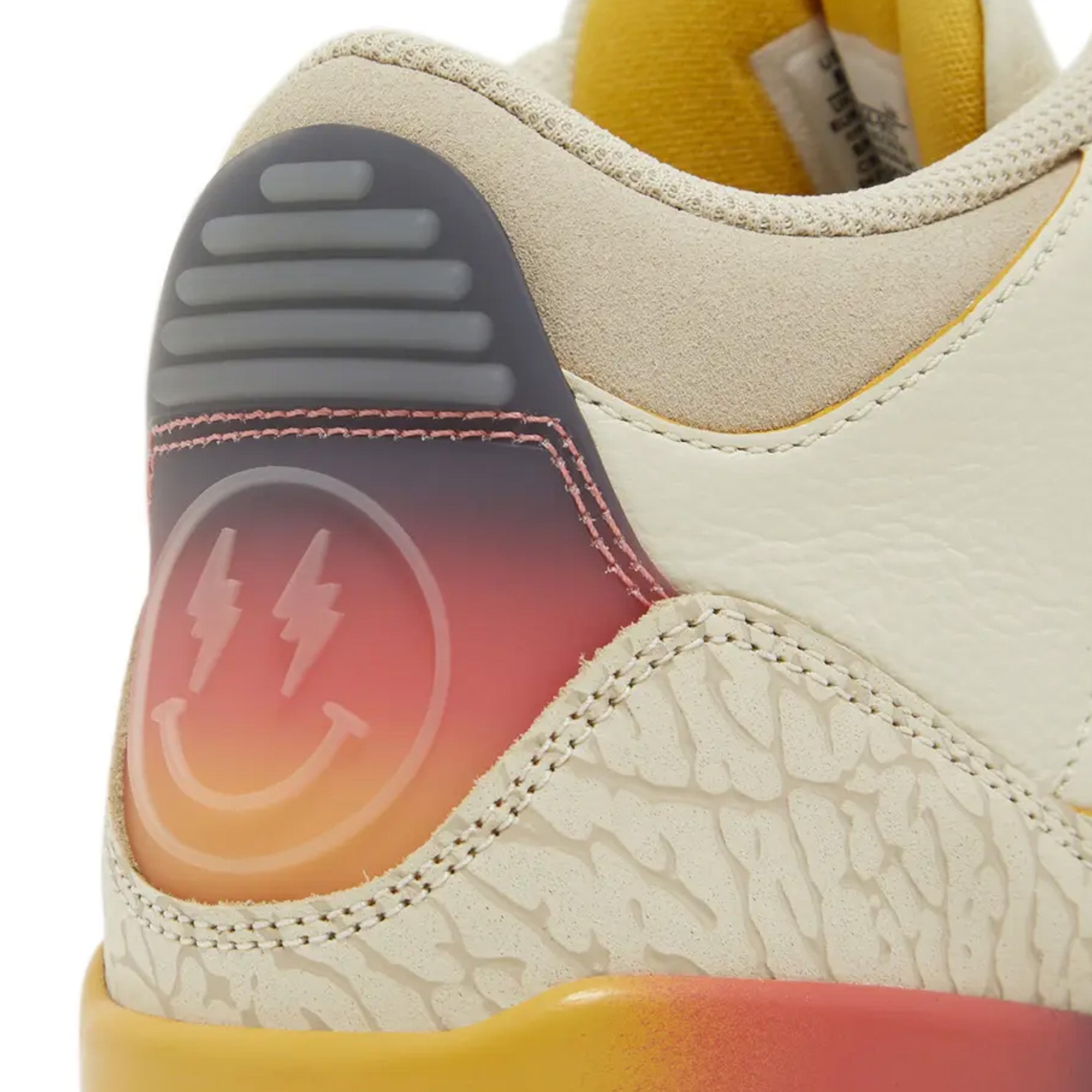 Air Jordan 3 Retro SP x J Balvin 'Medellín Sunset' (2023) - Image 7