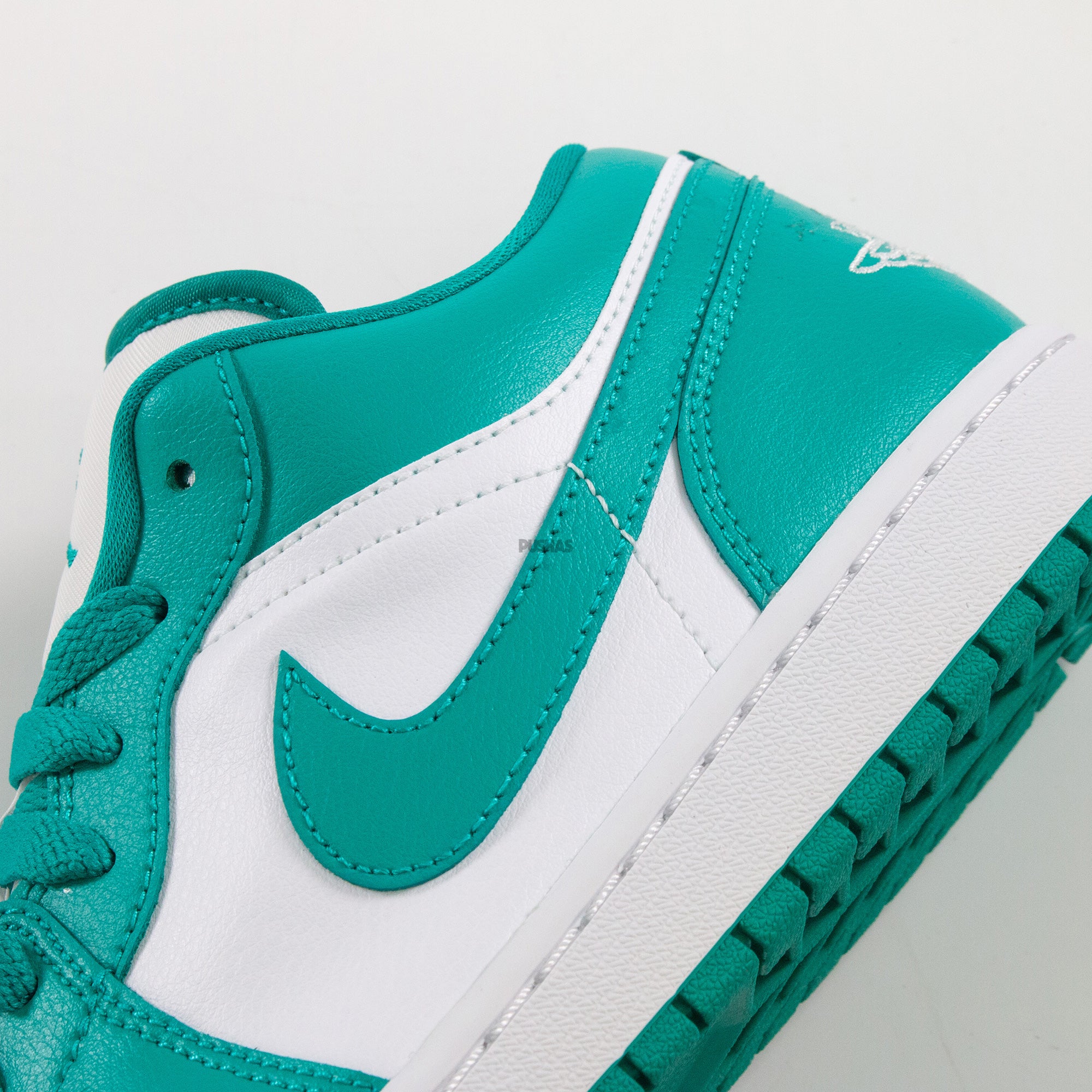 Air Jordan 1 Low 'New Emerald' Women's (2022) - Image 10