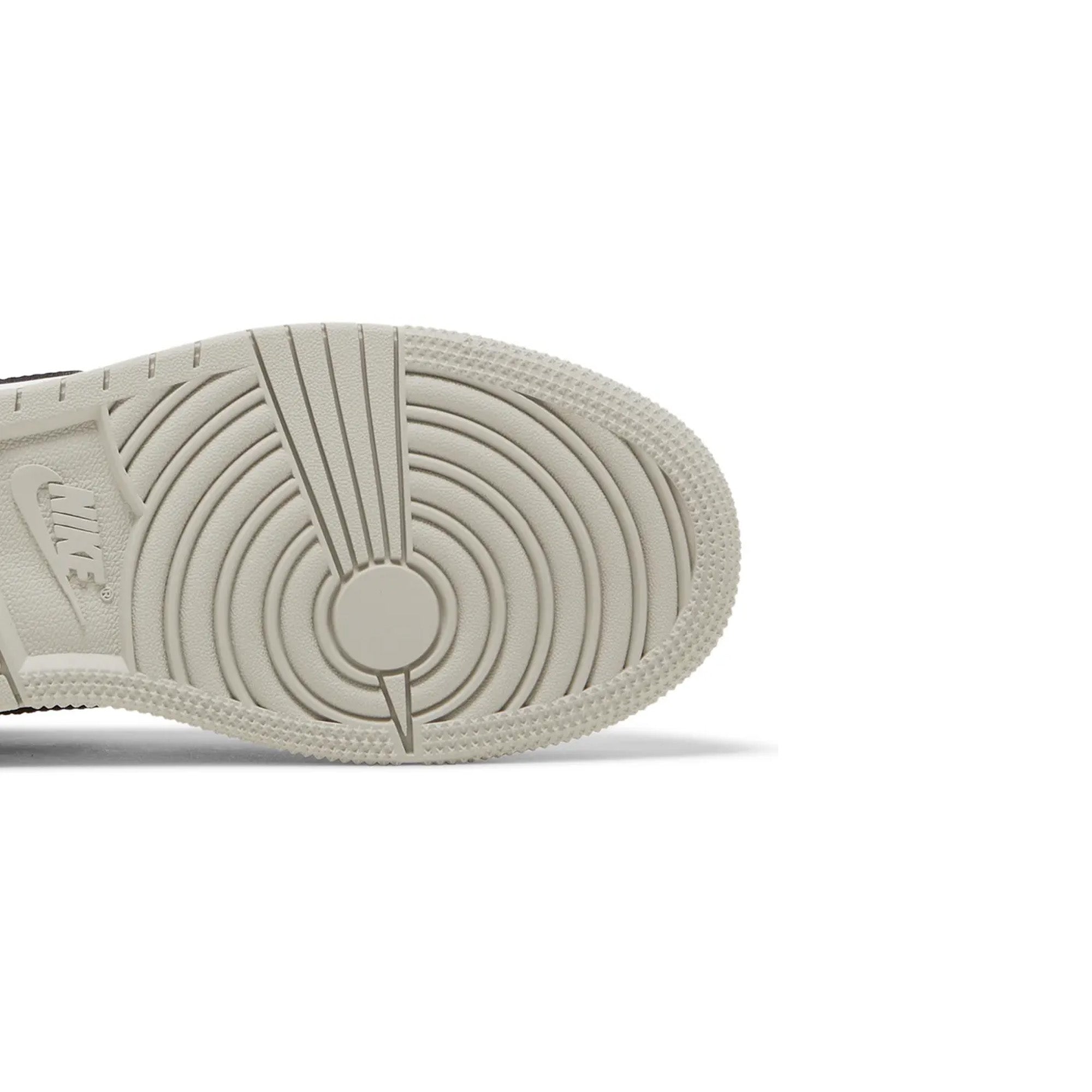 Air Jordan 1 Retro High OG 'White Cement' GS (2023) - Image 8